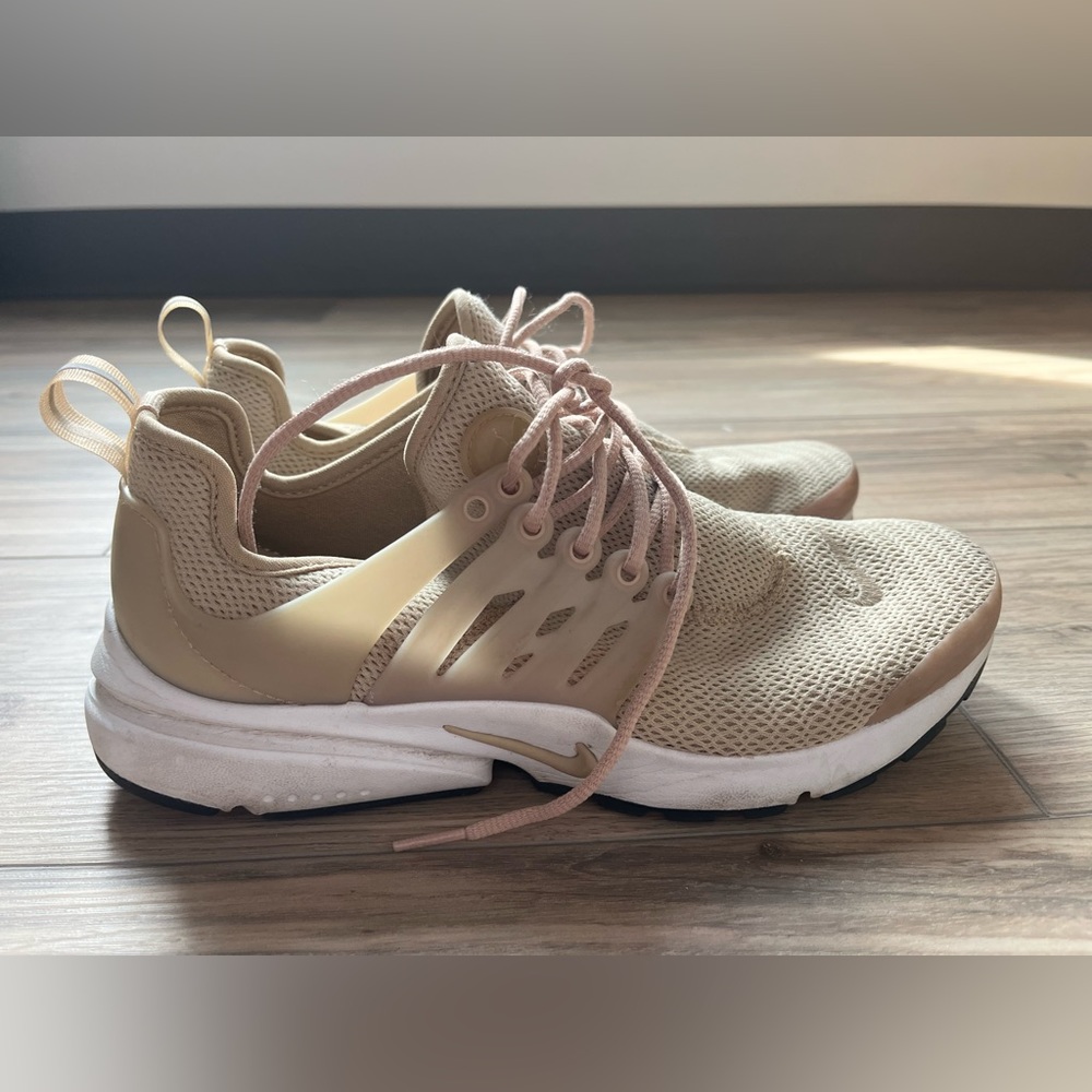Nike Prestos Size 9